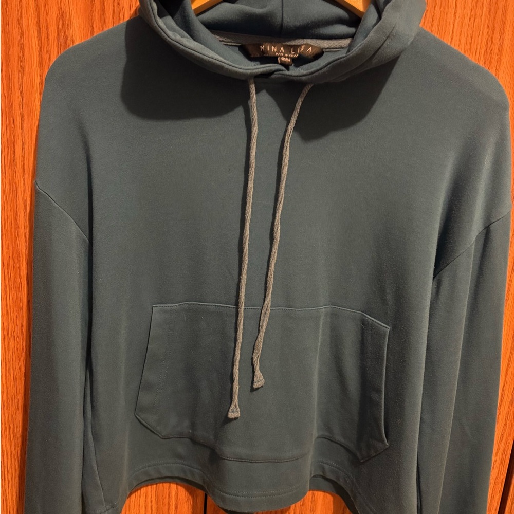 Mina Lisa Hoody with 3/4 flare sleeves. Good condition.